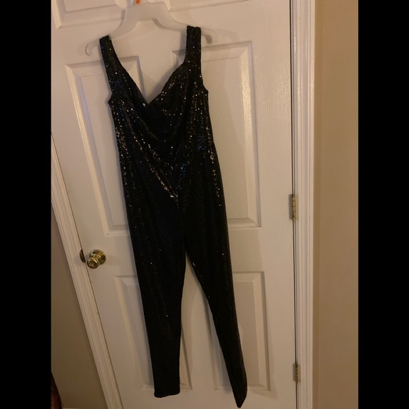 Black sequence jumpsuit - Picture 2 of 2